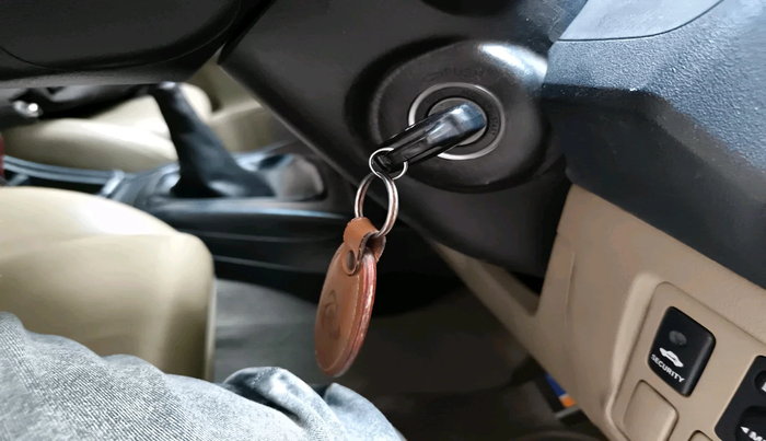 2014 Toyota Fortuner 3.0 4X2 MT, Diesel, Manual, 98,641 km, interior