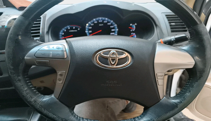 2014 Toyota Fortuner 3.0 4X2 MT, Diesel, Manual, 98,641 km, interior