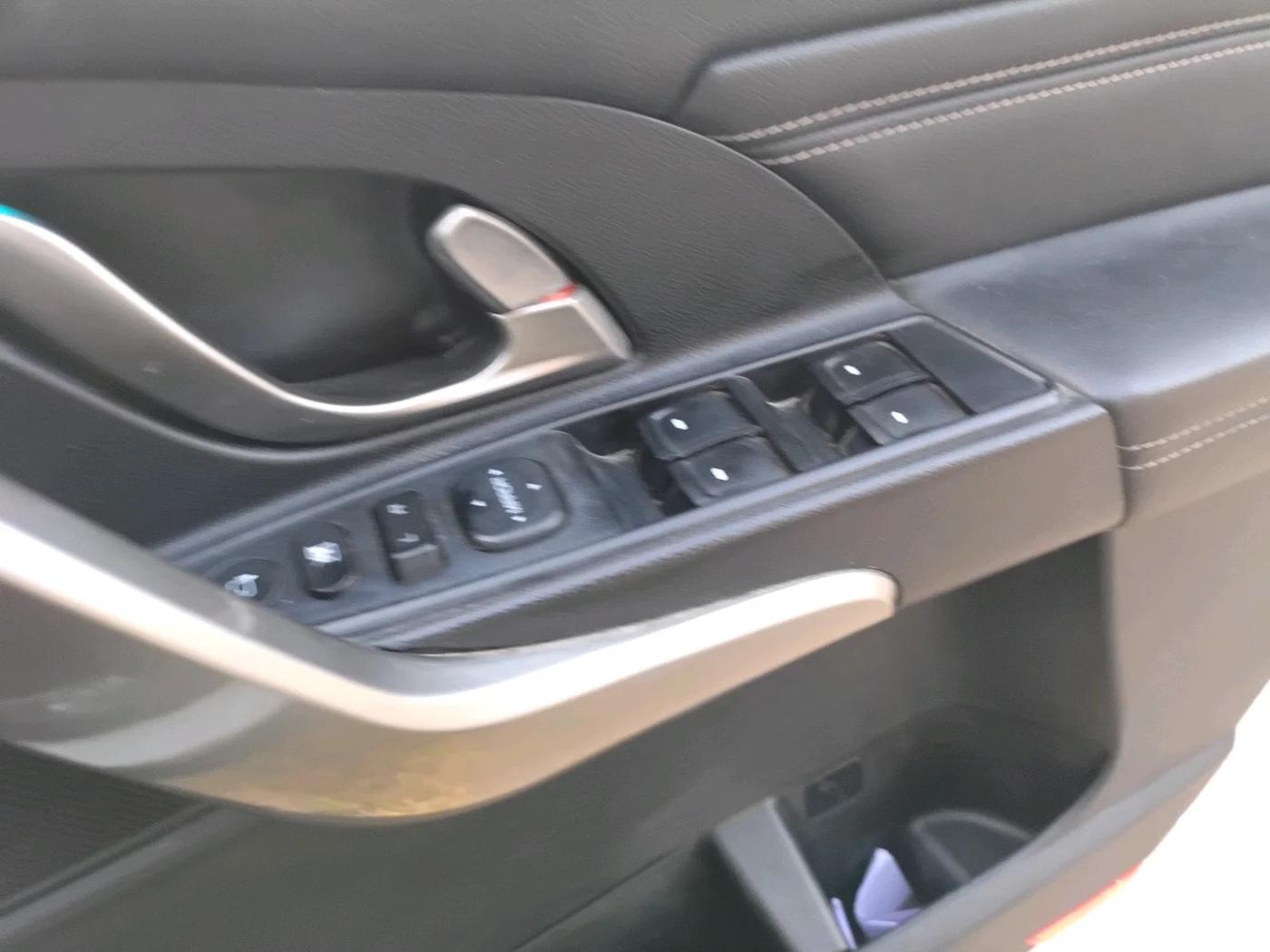 2021 Mahindra XUV500 W11 (O) AT, Diesel, Automatic, 95,000 km, interior