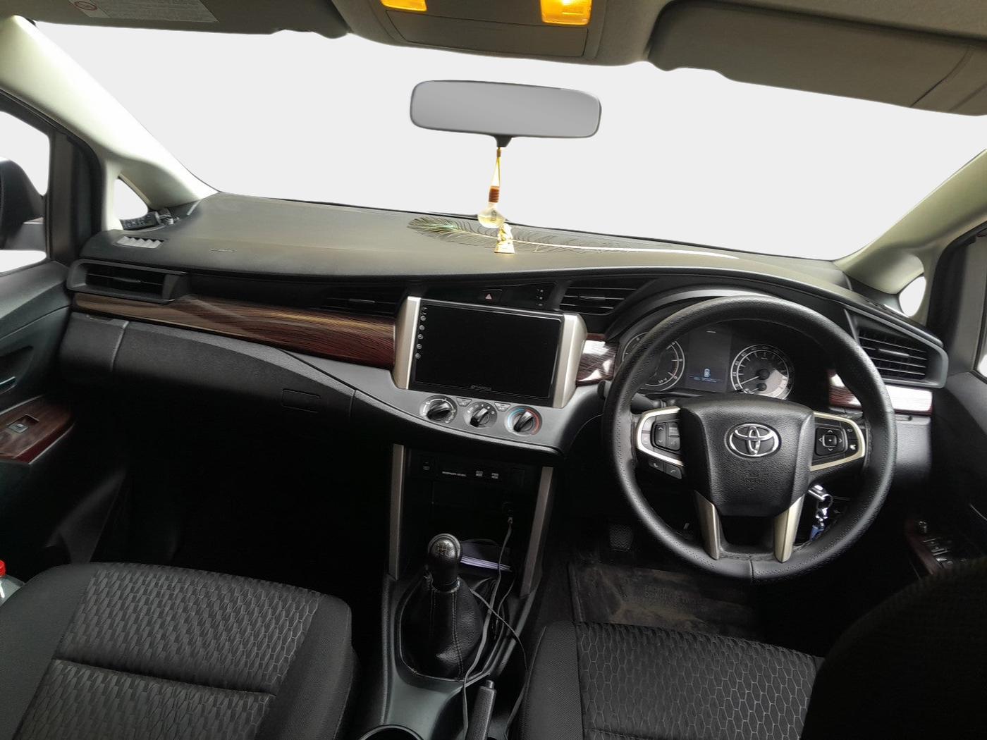 2016 Toyota Innova Crysta 2.4 G 7 STR, Diesel, Manual, 85,947 km, interior