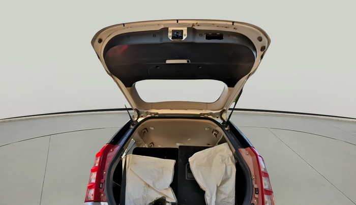 2015 Mahindra XUV500 W6, Diesel, Manual, 1,39,004 km, exterior