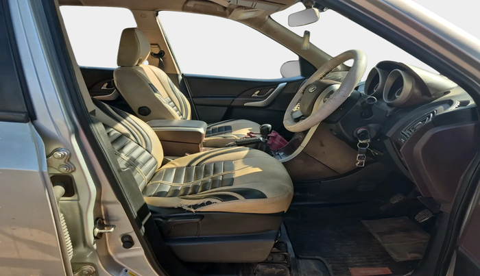 2015 Mahindra XUV500 W6, Diesel, Manual, 1,39,004 km, interior