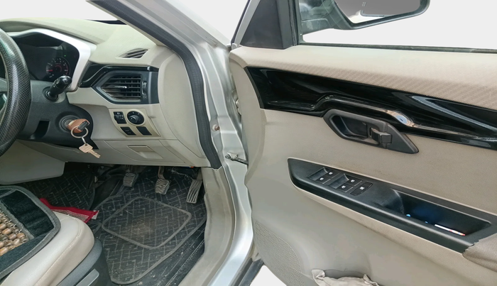 2016 Mahindra Kuv100 K6 D 6 STR, Diesel, Manual, 91,241 km, interior