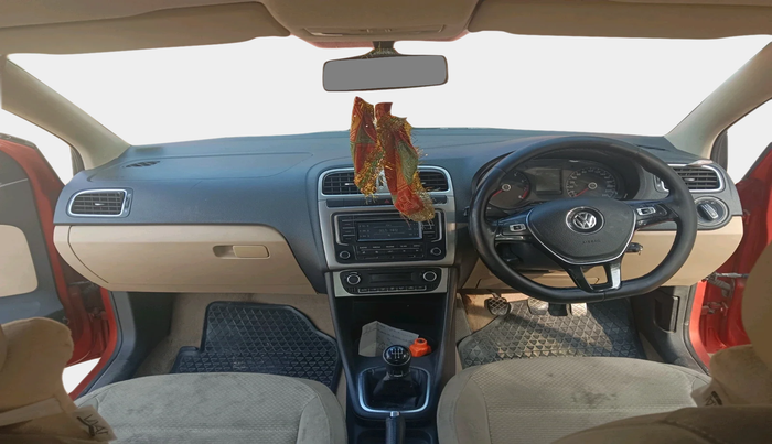 2014 Volkswagen Polo HIGHLINE1.2L, Petrol, Manual, 1,82,253 km, interior