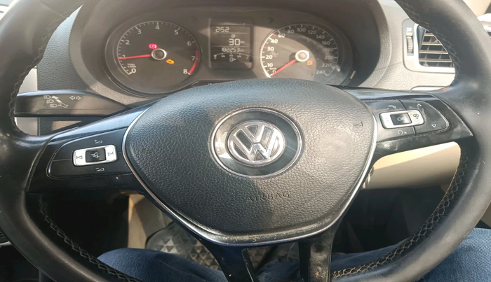 2014 Volkswagen Polo HIGHLINE1.2L, Petrol, Manual, 1,82,253 km, interior