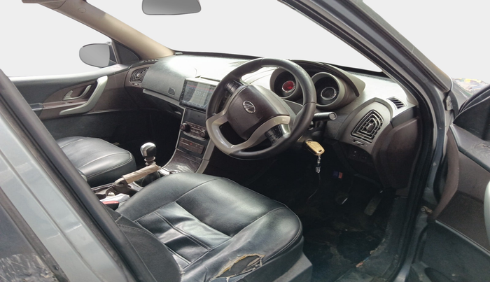 2014 Mahindra XUV500 W6, Diesel, Manual, 1,12,081 km, interior