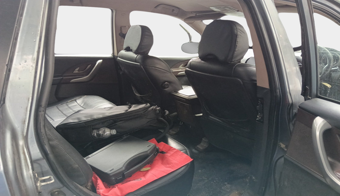 2014 Mahindra XUV500 W6, Diesel, Manual, 1,12,081 km, interior