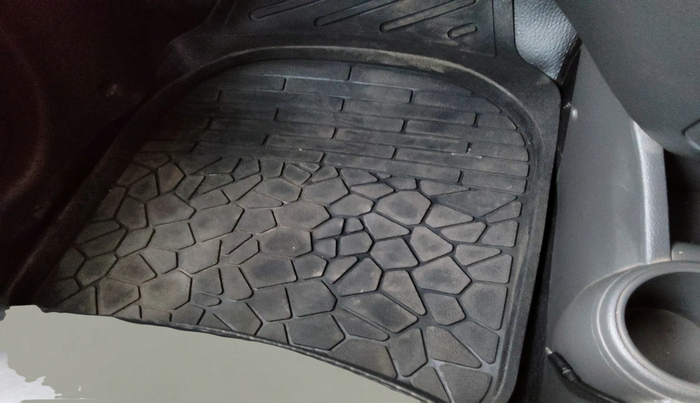 2011 Chevrolet Beat LT OPT PETROL, Petrol, Manual, 71,409 km, interior