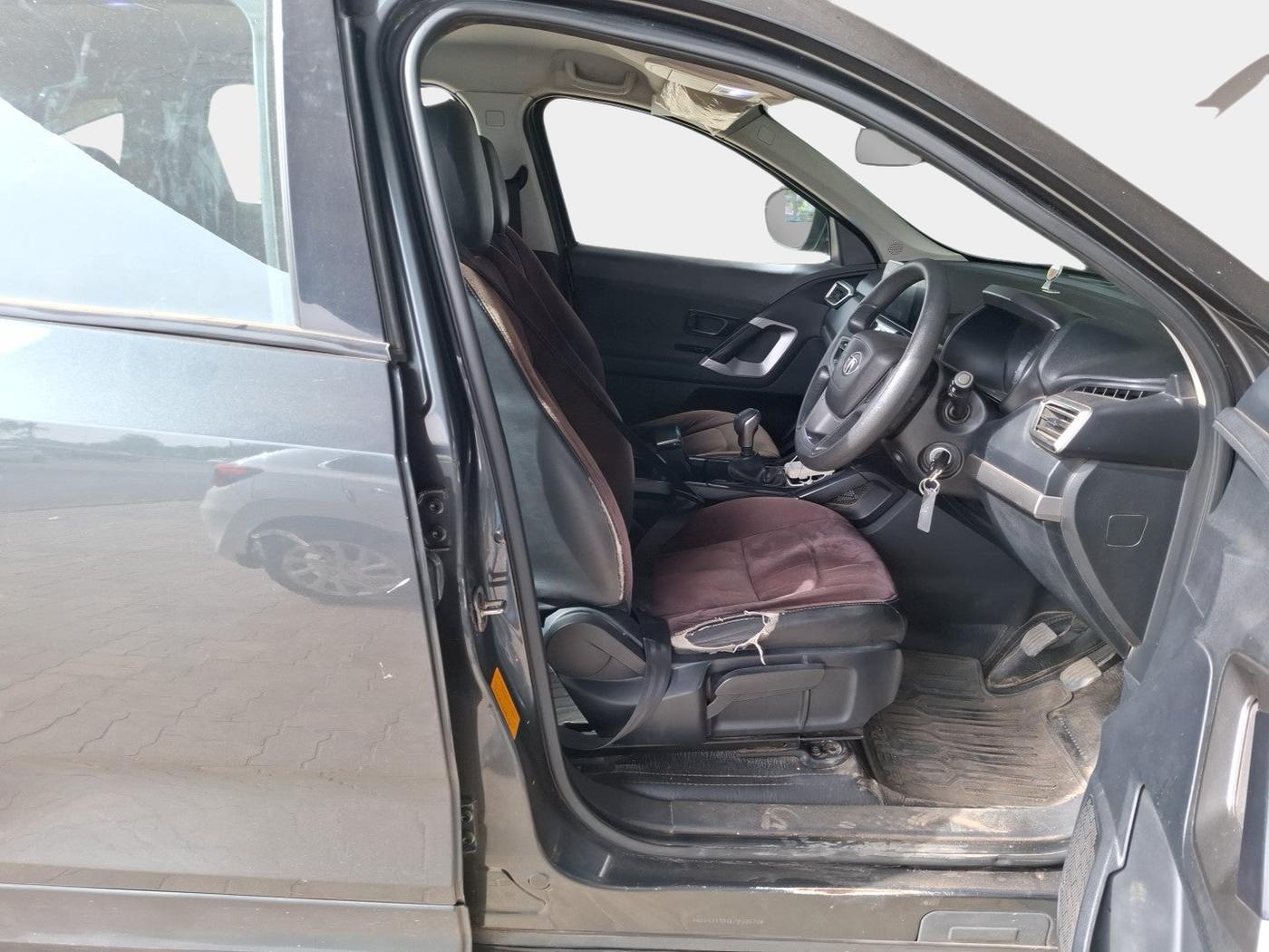 2020 Tata Harrier XM 2.0L KRYOTEC, Diesel, Manual, 1,27,317 km, interior