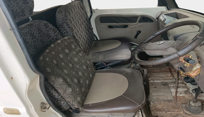 2016 Mahindra SUPRO LX 8 STR, Diesel, Manual, 83,585 km, interior
