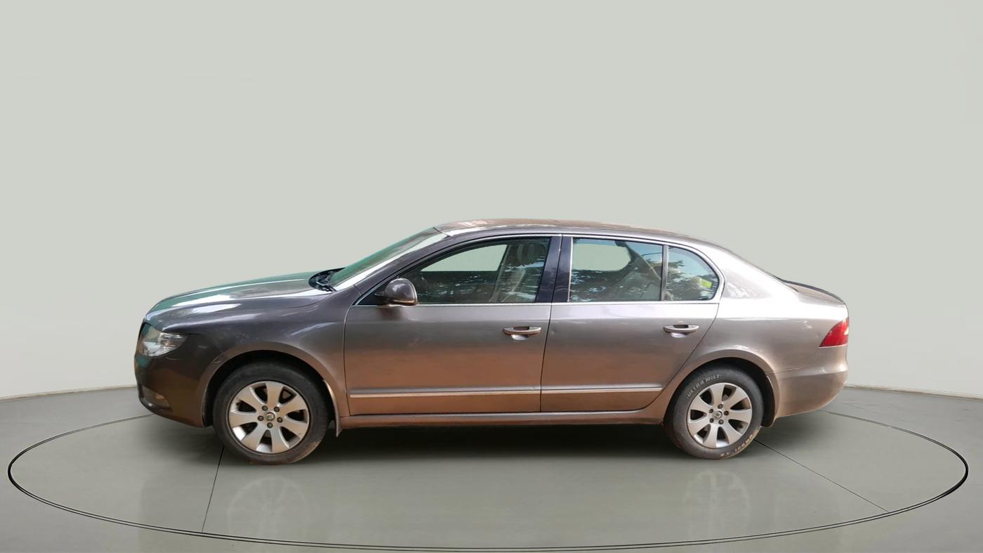 2013 Skoda Superb ELEGANCE 2.0 TDI CR AT, Diesel, Automatic, 1,66,020 km, exterior