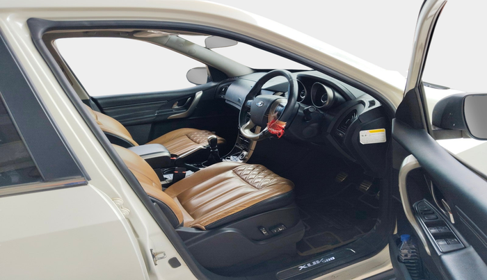 2020 Mahindra XUV500 W11, Diesel, Manual, 50,572 km, interior