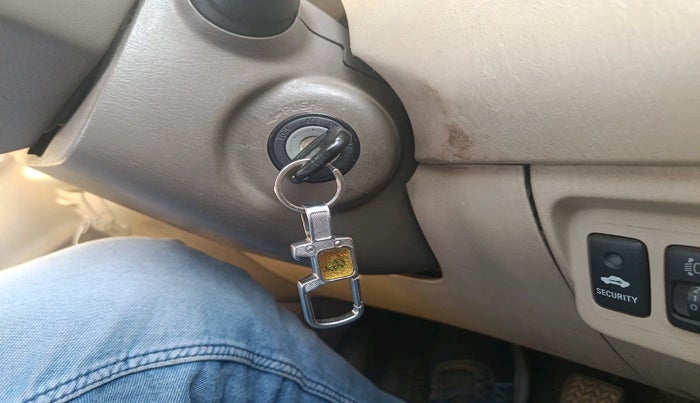 2007 Toyota Innova G4 2.0, Petrol, Manual, 2,14,104 km, interior