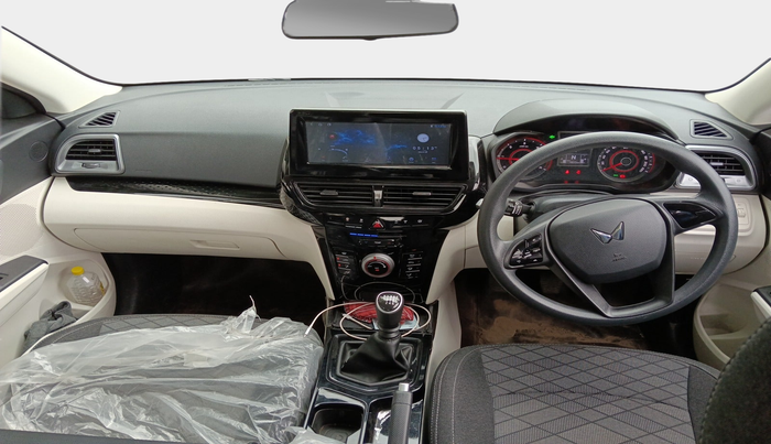 2025 Mahindra XUV 3XO MX2 1.5 Turbo Diesel, Diesel, Manual, 4,835 km, interior