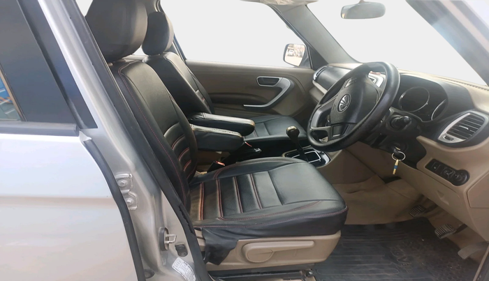 2015 Mahindra TUV300 T8, Diesel, Manual, 1,39,729 km, interior