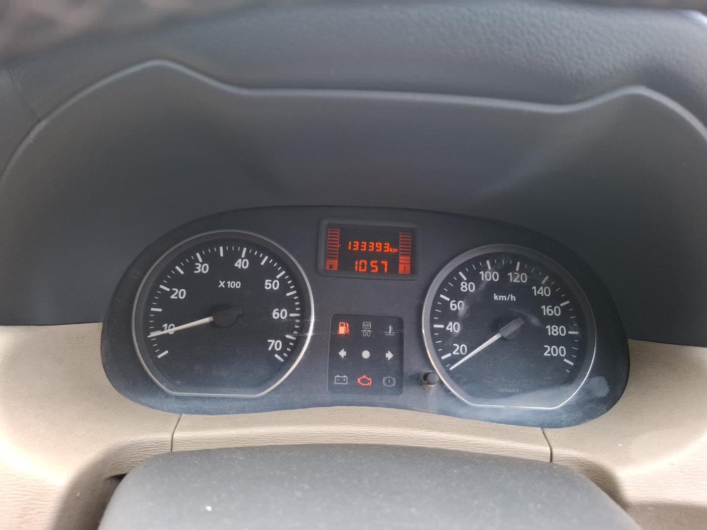 2014 Nissan Terrano XV D THP 110 PS, Diesel, Manual, 1,33,393 km, interior