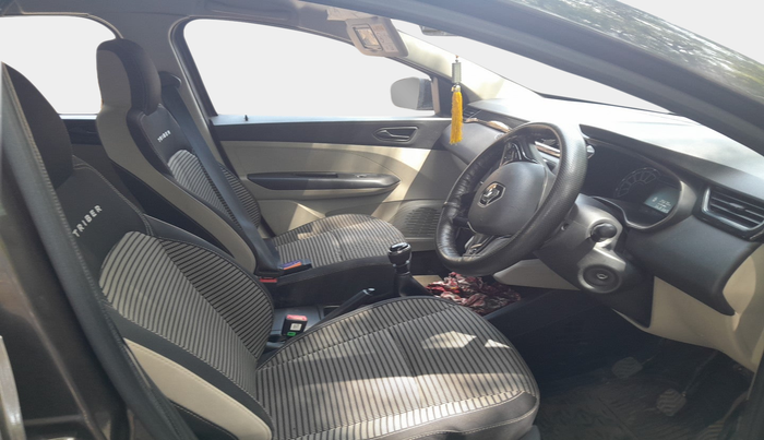 2022 Renault TRIBER RXT, Petrol, Manual, 26,000 km, interior