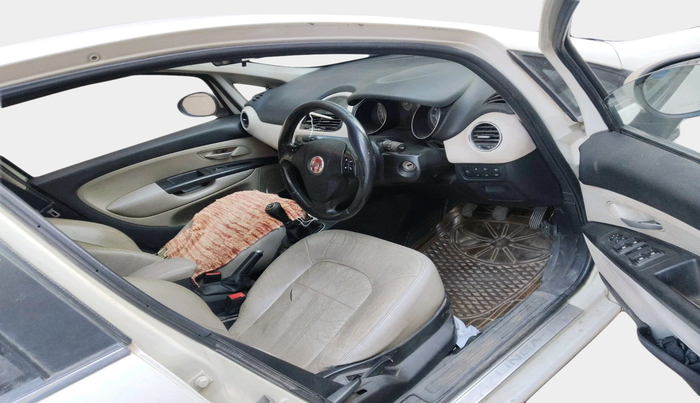 2014 Fiat Linea DYNAMIC 1.3 L ADVANCED MULTIJET, Diesel, Manual, 1,33,412 km, interior