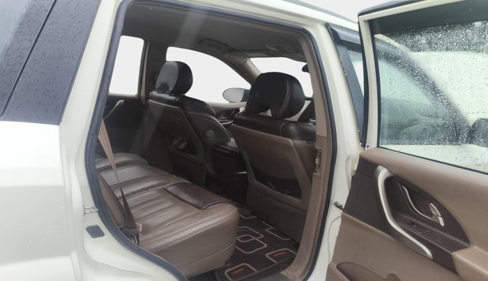 2012 Mahindra XUV500 W8, Diesel, Manual, 1,35,976 km, interior
