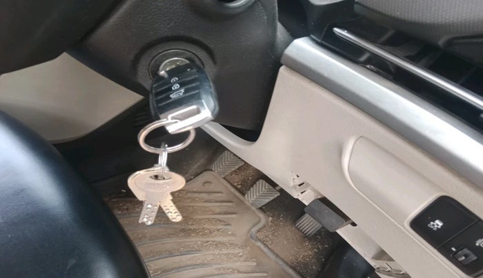 2022 KIA CARENS PRESTIGE 1.5 PETROL 7 STR, Petrol, Manual, 87,499 km, interior