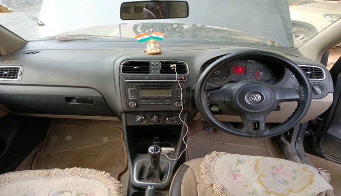 2011 Volkswagen Polo HIGHLINE1.2L, Petrol, Manual, 1,55,882 km, interior