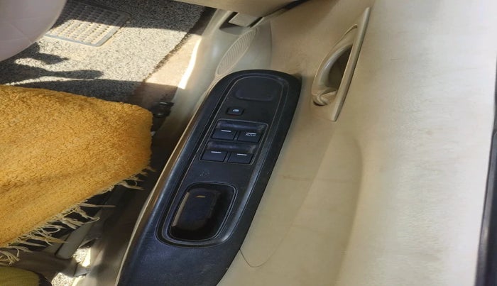 2017 Honda Amaze 1.2L I-VTEC E, Petrol, Manual, 1,01,817 km, interior