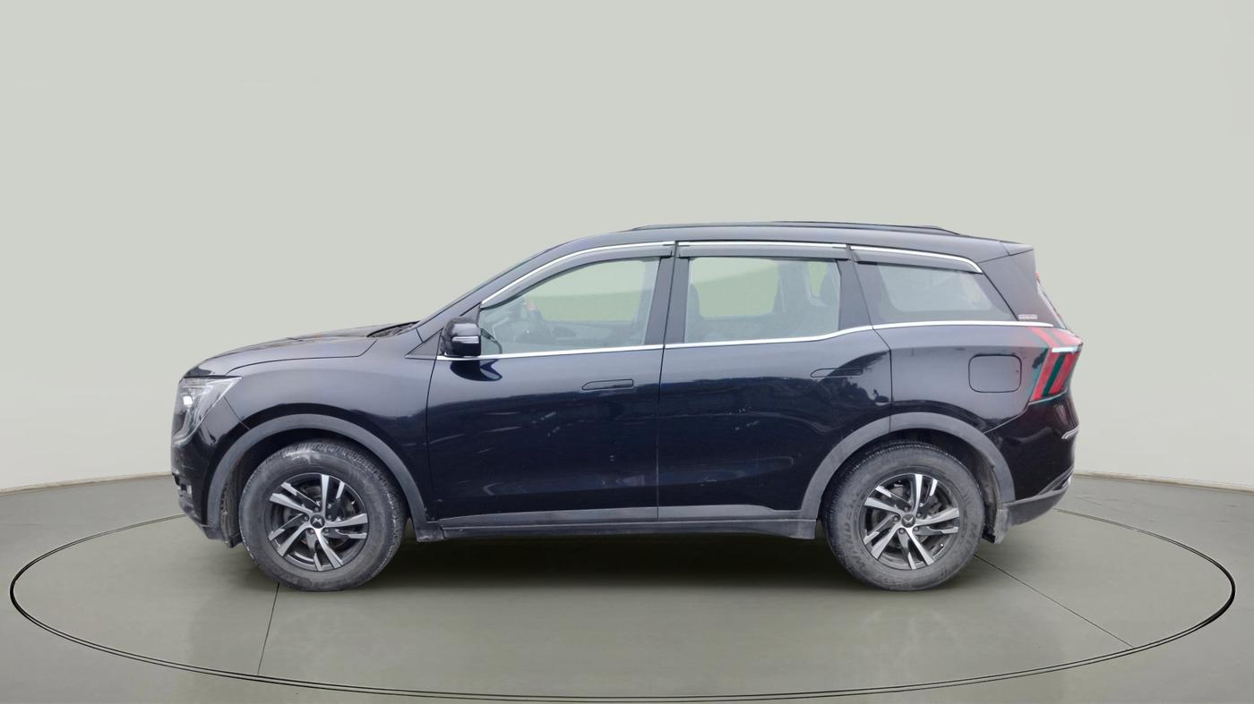 2023 Mahindra XUV700 AX 5 D MT 7 STR, Diesel, Manual, 32,837 km, exterior