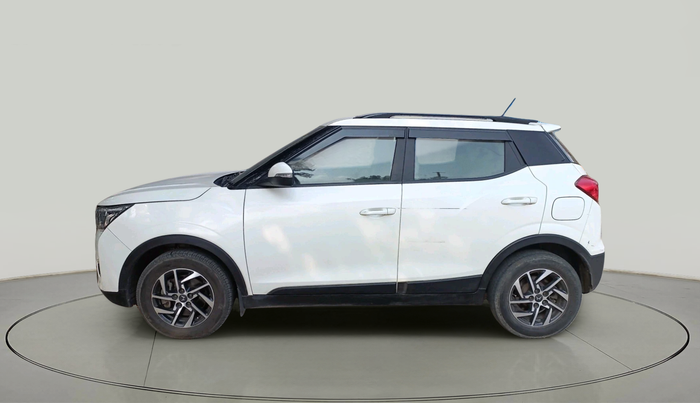 2023 Mahindra XUV300 W8 (O) 1.5 DIESEL AMT, Diesel, Automatic, 89,356 km, exterior