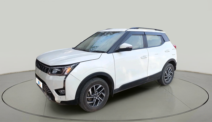2023 Mahindra XUV300 W8 (O) 1.5 DIESEL AMT, Diesel, Automatic, 89,356 km, exterior