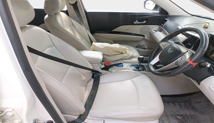 2023 Mahindra XUV300 W8 (O) 1.5 DIESEL AMT, Diesel, Automatic, 89,356 km, interior