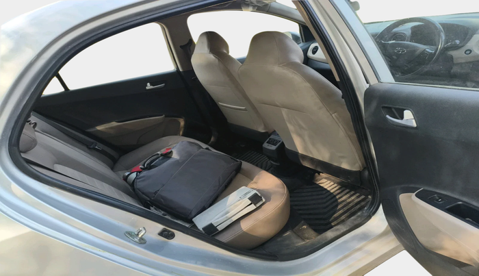 2017 Hyundai Xcent SX 1.2 (O), Petrol, Manual, 1,04,763 km, interior