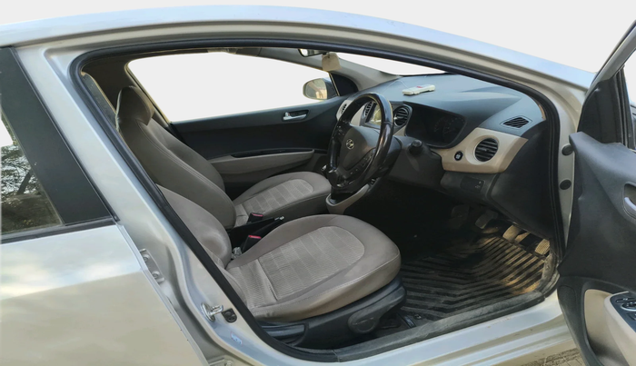 2017 Hyundai Xcent SX 1.2 (O), Petrol, Manual, 1,04,763 km, interior