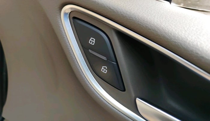 2014 Audi Q3 35 TDI Quattro, Diesel, Automatic, 1,09,135 km, interior