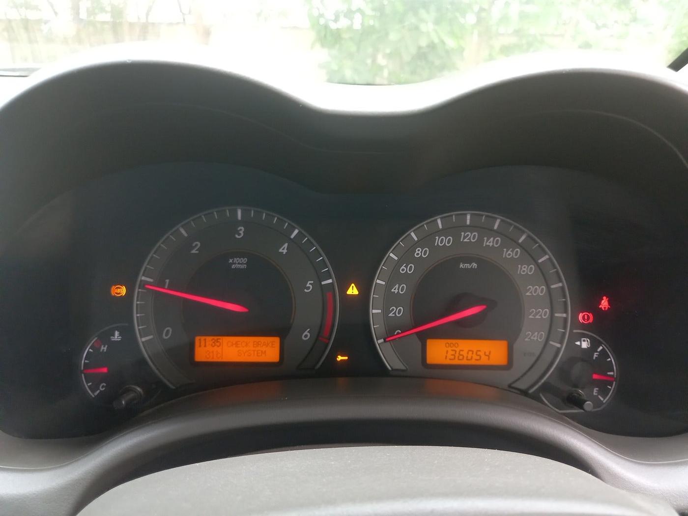2010 Toyota Corolla Altis G DIESEL, Diesel, Manual, 1,36,054 km, interior