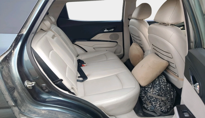 2022 Mahindra XUV300 W8 (O) 1.2 PETROL, Petrol, Manual, 56,000 km, interior