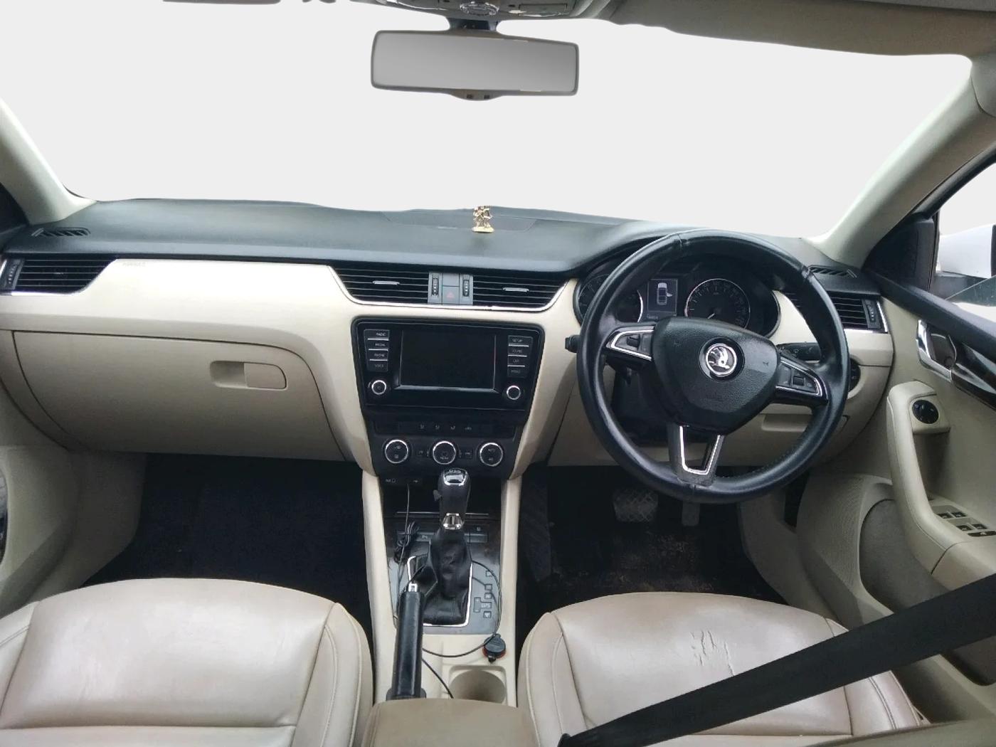 2016 Skoda Octavia Elegance 2.0 TDI AT, Diesel, Automatic, 1,45,000 km, interior