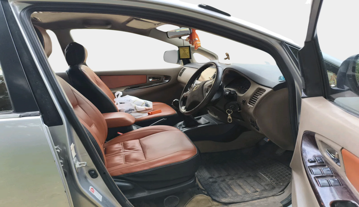 2015 Toyota Innova 2.5 VX 8 STR, Diesel, Manual, 1,82,905 km, interior