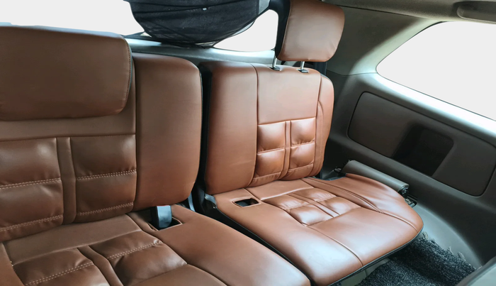 2015 Toyota Innova 2.5 VX 8 STR, Diesel, Manual, 1,82,905 km, interior