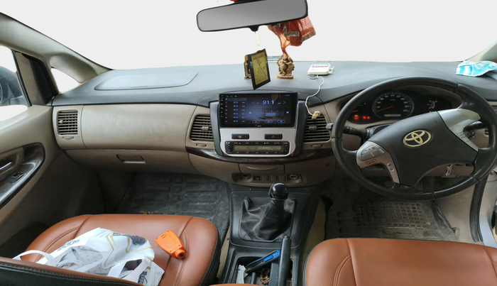 2015 Toyota Innova 2.5 VX 8 STR, Diesel, Manual, 1,82,905 km, interior