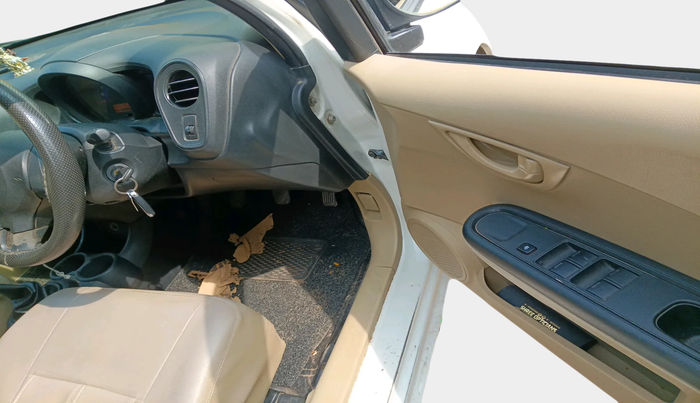 2014 Honda Mobilio 1.5L I-DTEC E, Diesel, Manual, 1,09,376 km, interior