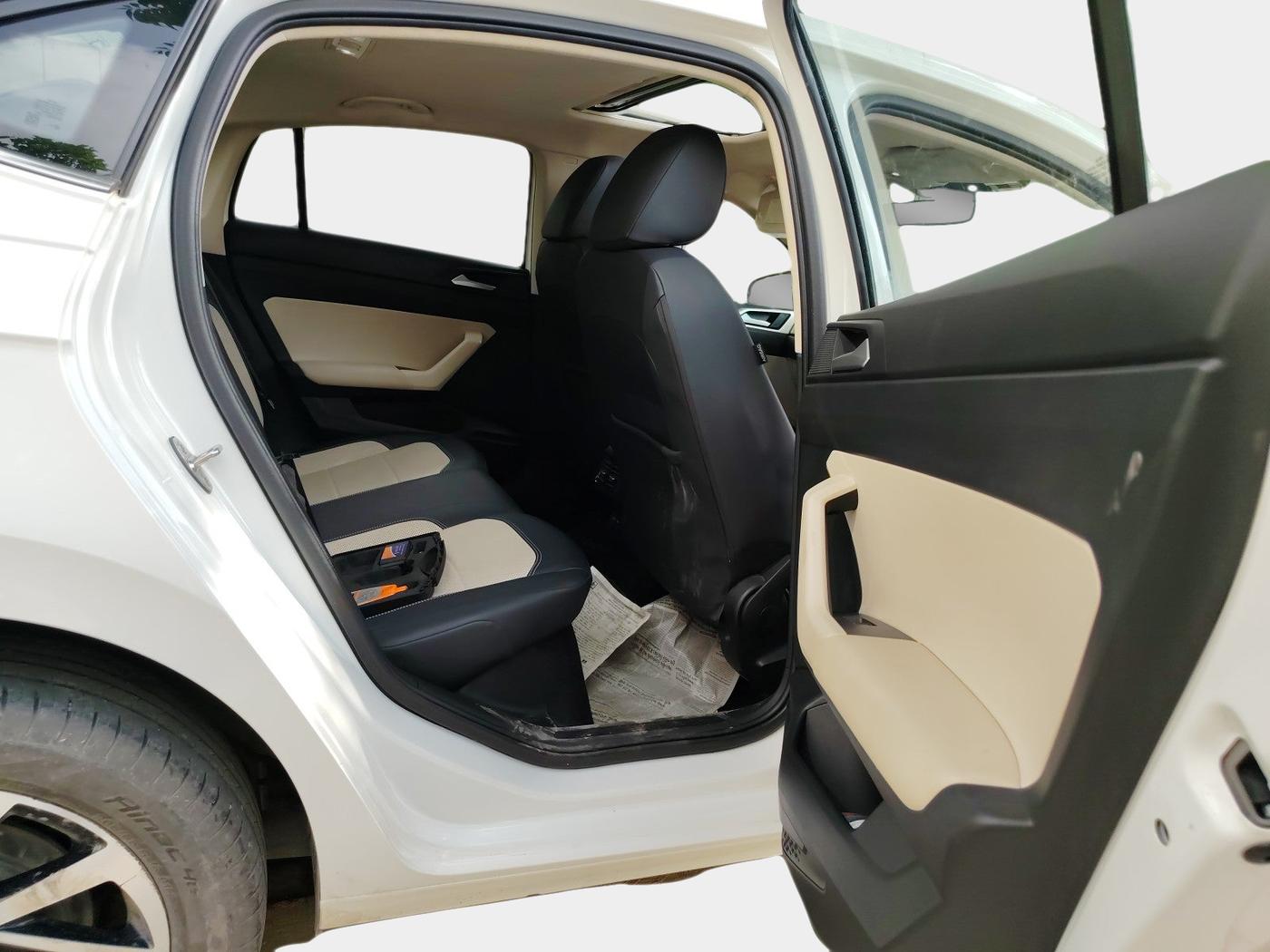 2023 Volkswagen VIRTUS TOPLINE TSI 1.0 AT, Petrol, Automatic, 32,800 km, interior