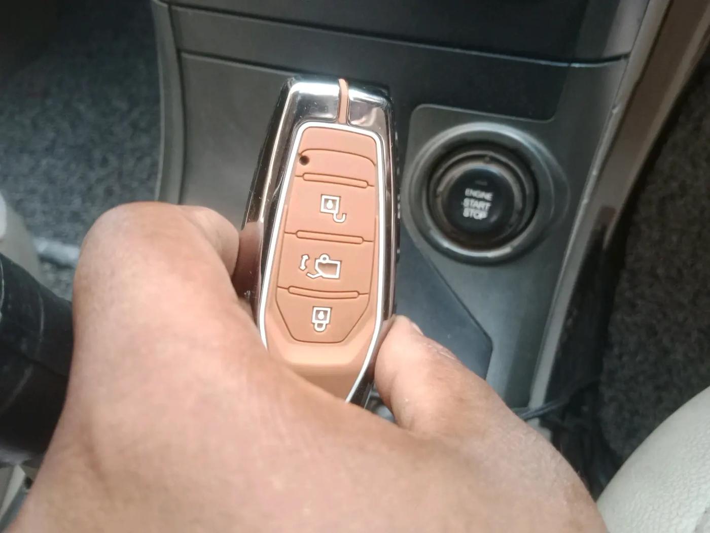 2017 Mahindra XUV500 W10, Diesel, Manual, 1,03,480 km, interior