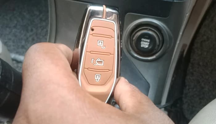 2017 Mahindra XUV500 W10, Diesel, Manual, 1,03,480 km, interior
