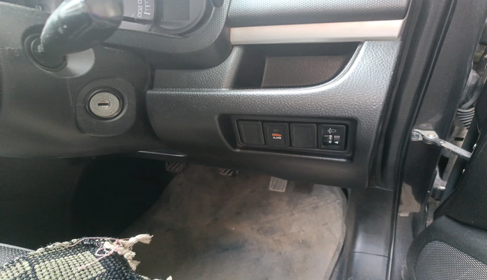 2015 Maruti Swift LXI, Petrol, Manual, 49,285 km, interior