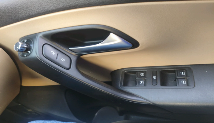 2017 Volkswagen Polo HIGHLINE1.2L, Petrol, Manual, 39,426 km, interior