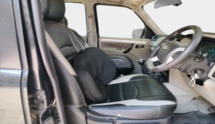 2014 Mahindra Scorpio S10, Diesel, Manual, 1,20,732 km, interior
