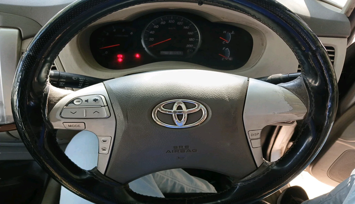 2013 Toyota Innova 2.5 VX 8 STR, Diesel, Manual, 3,18,545 km, interior