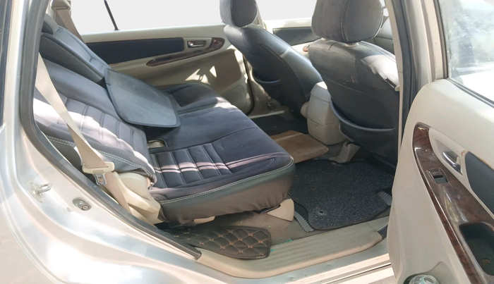 2013 Toyota Innova 2.5 VX 8 STR, Diesel, Manual, 3,18,545 km, interior