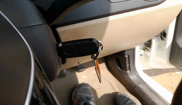 2019 Volkswagen Ameo HIGHLINE PLUS 1.0L 16 ALLOY, Petrol, Manual, 77,865 km, interior