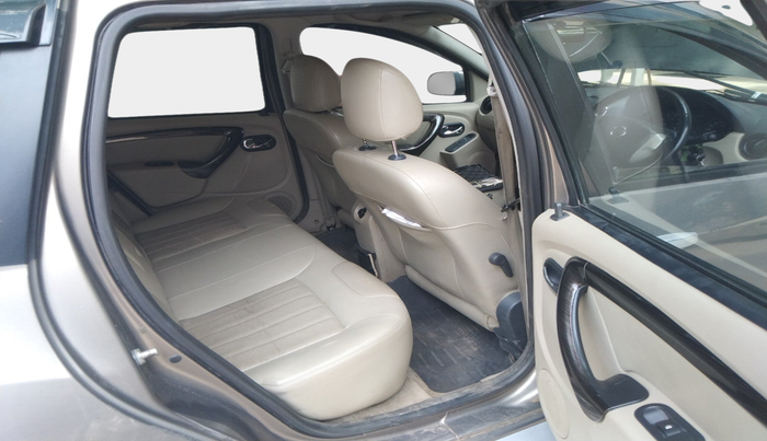 2014 Nissan Terrano XV D THP PREMIUM 110 PS, Diesel, Manual, 1,11,549 km, interior